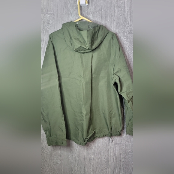 Swiss Tech wind breaker with hood, army green size LG. - Picture 5 of 5